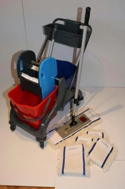 CleanSV© Aura2+ Reinigungswagen Mit Ablage Und 5 Liter Eimer, Wischwagen, Putzwagen Aus Kunststoff, Profi Moppresse, 2 Eimer (rot / Blau) Und Deichsel -Sauber Lieferungen Geschäft 0ef601d0 b148 476c b5a2 6070eb9c233f