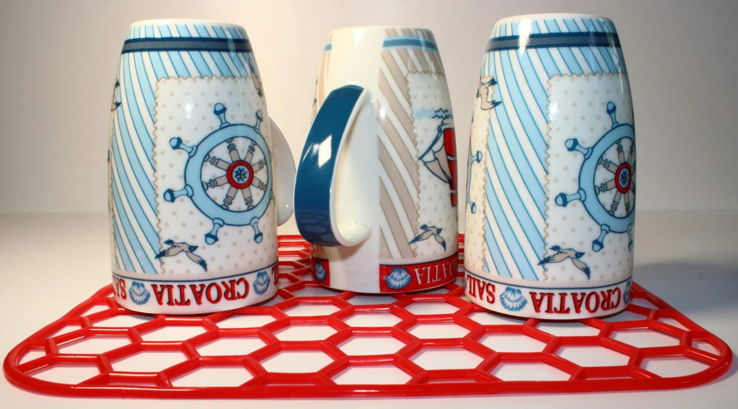 Spülbeckeneinlage Rot Quadratisch 2er Set 28x28cm Abtropfmatte Kühlschrankeinlage Antirutschmatte 8 Spülbeckeneinlage Rot Quadratisch 2er Set 28x28cm Abtropfmatte Kühlschrankeinlage Antirutschmatte – Bild 6