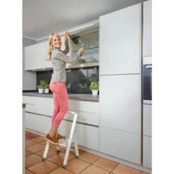 WENKO Alu-Design Klapptrittleiter 1-stufig Weiß -Sauber Lieferungen Geschäft 6e96993a ba2f 4940 b3f5 041b2bac9abc