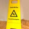 Warnschild Vorsicht Rutschgefahr Englisch / Deutsch -Sauber Lieferungen Geschäft a06d251c 987b 4bb5 bde1 fbef29188ef3