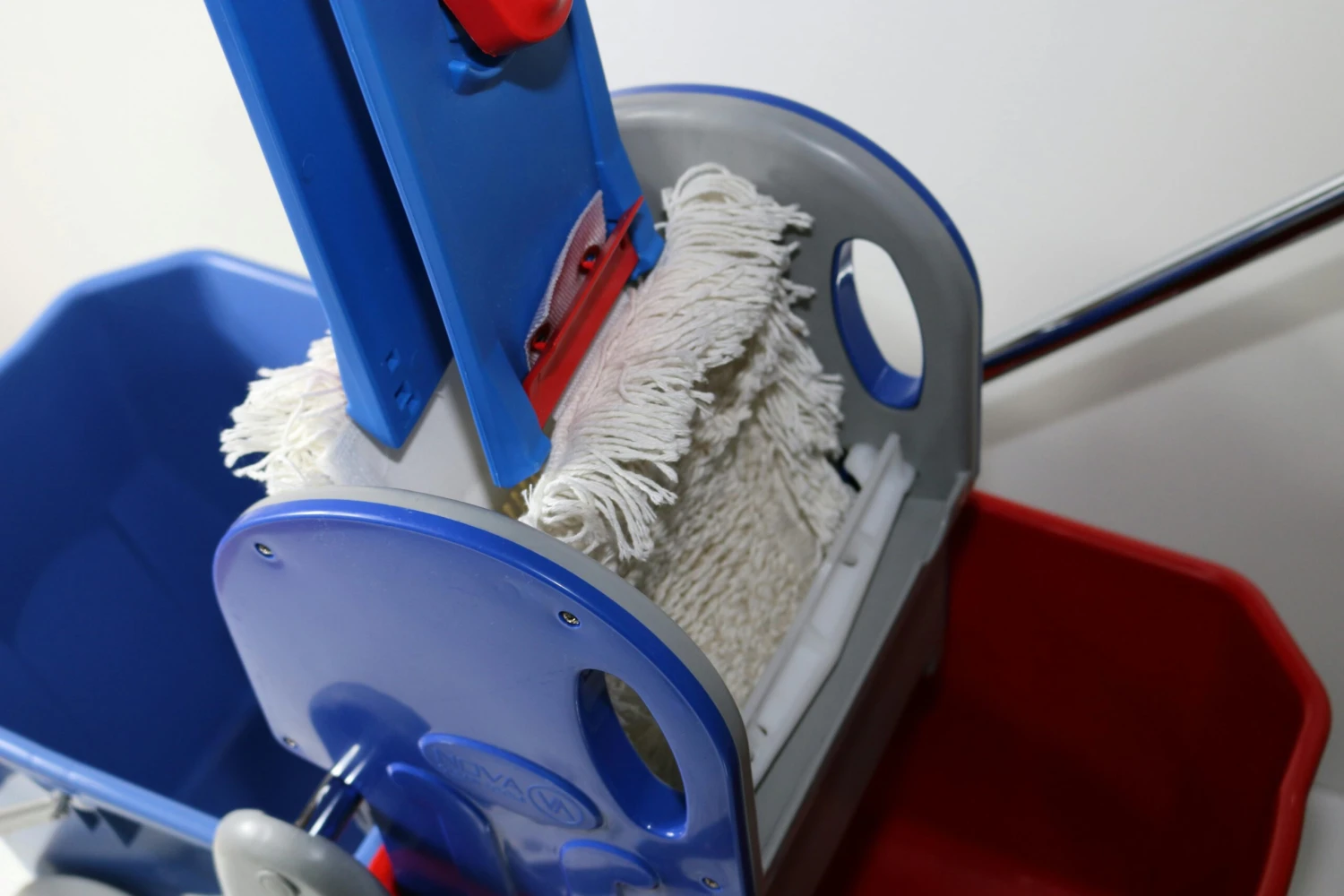 CleanSV Laschenmop Wischset Profi 40 Cm Kunststoff Wischwagen Putzwagen Bodenwischer 8 CleanSV Laschenmop Wischset Profi 40 Cm Kunststoff Wischwagen Putzwagen Bodenwischer – Bild 6