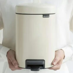 Brabantia 113468 Mülleimer 12 L Rund Mandel -Sauber Lieferungen Geschäft ad4c9a60 4d43 46c2 bf72 a8393d503b2e